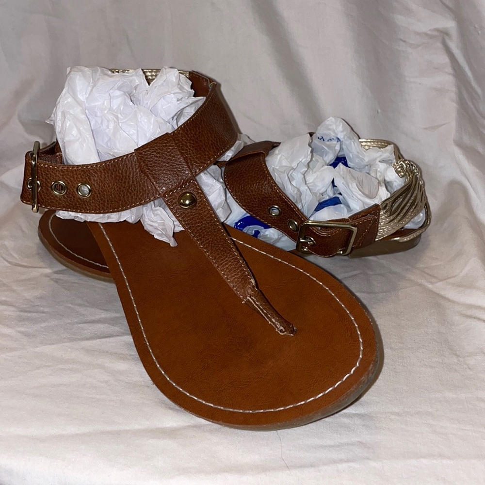 Ladies gold and brown Mossimo supply company gladiator sandals size 7.5